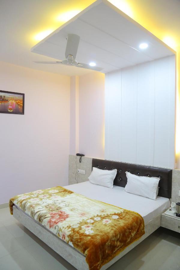 Hotel Golden Dreams Amritsar Exteriör bild