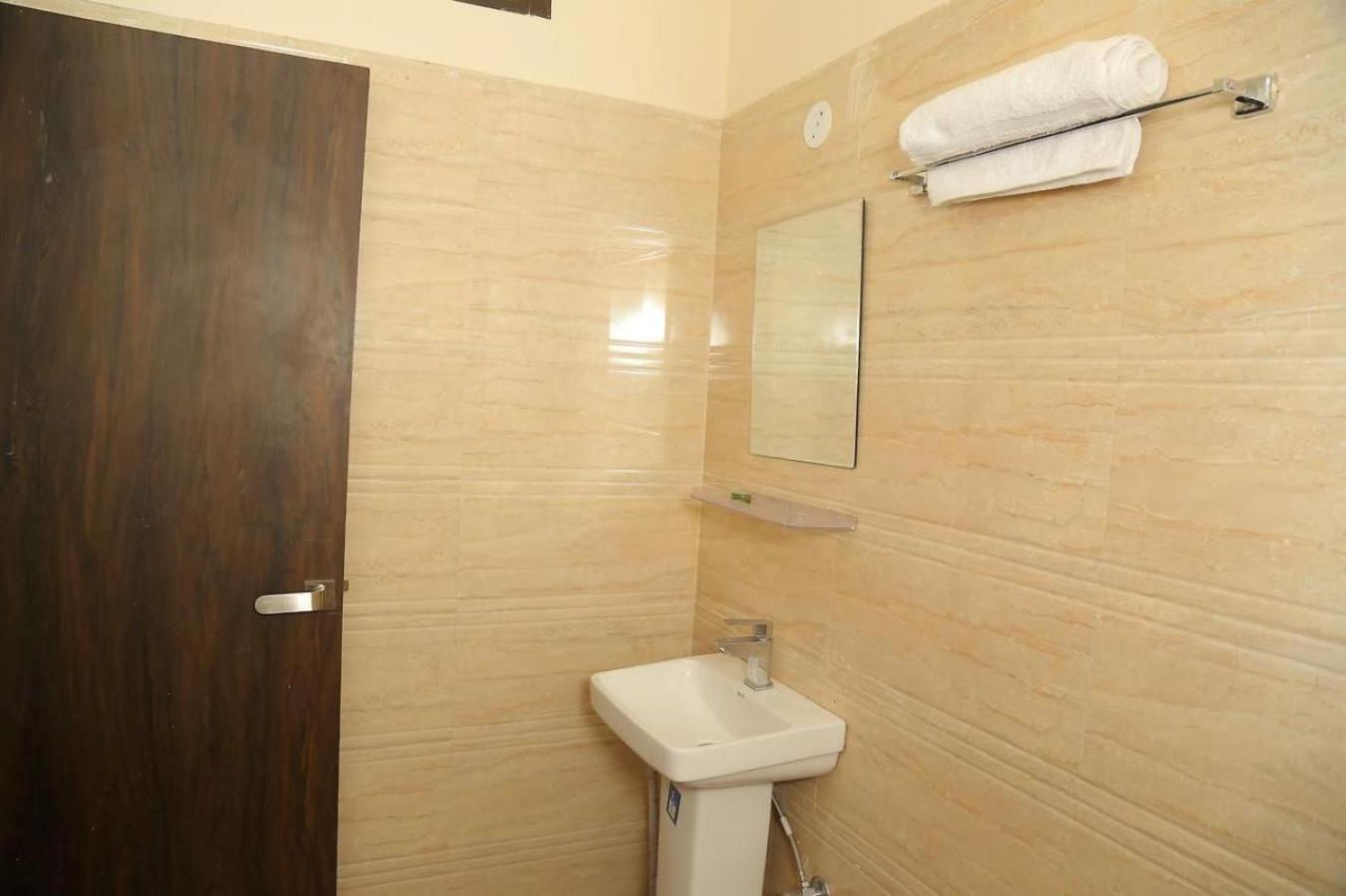 Hotel Golden Dreams Amritsar Exteriör bild